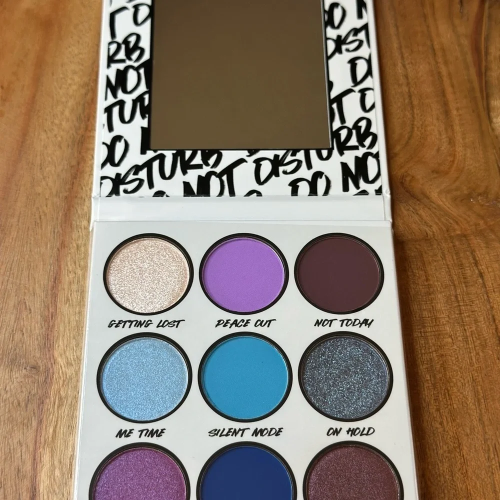 BH Cosmetics - Do Not Disturb Eyeshadow Palette with Mirror